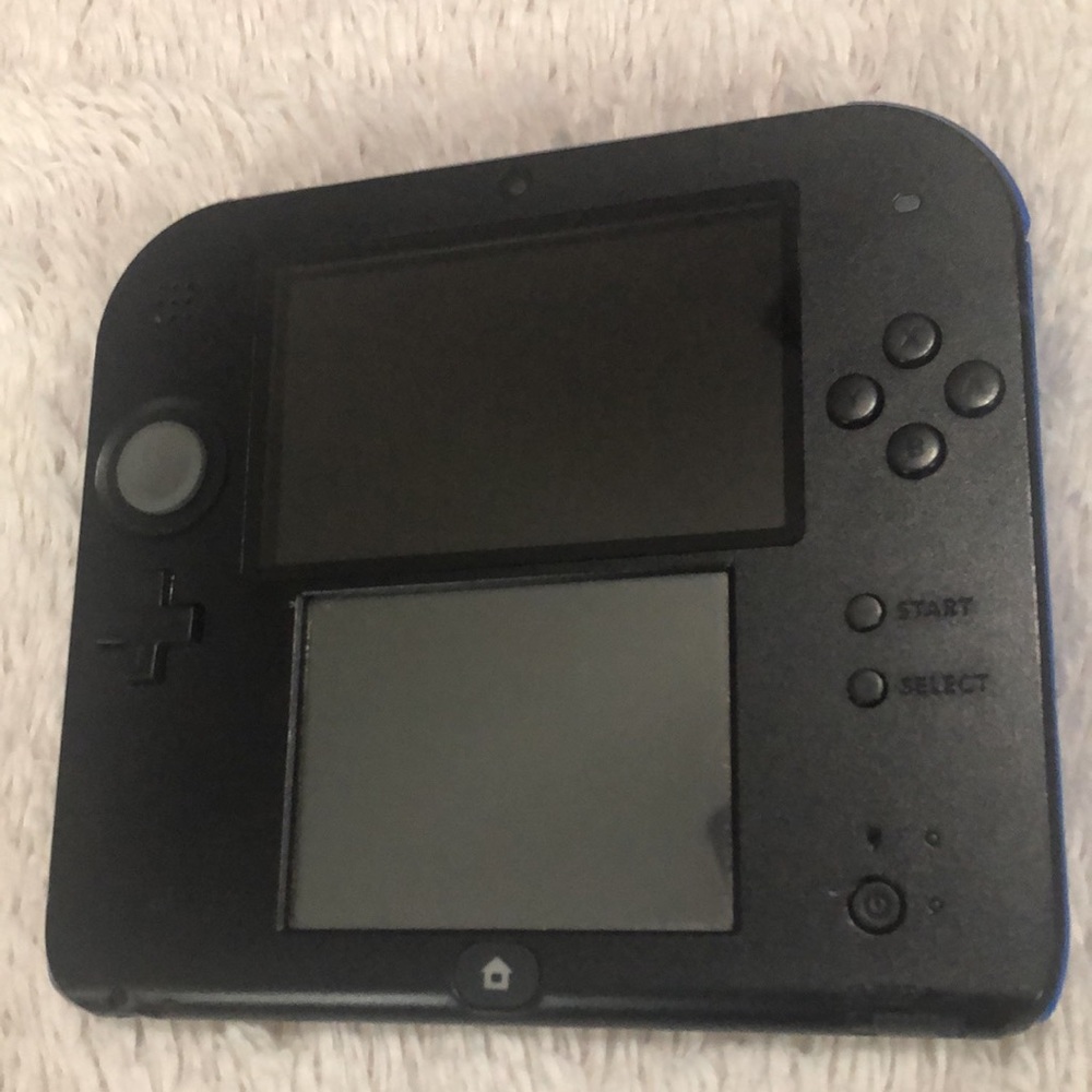 Nintendo 2DS bundle - Picture 2 of 10